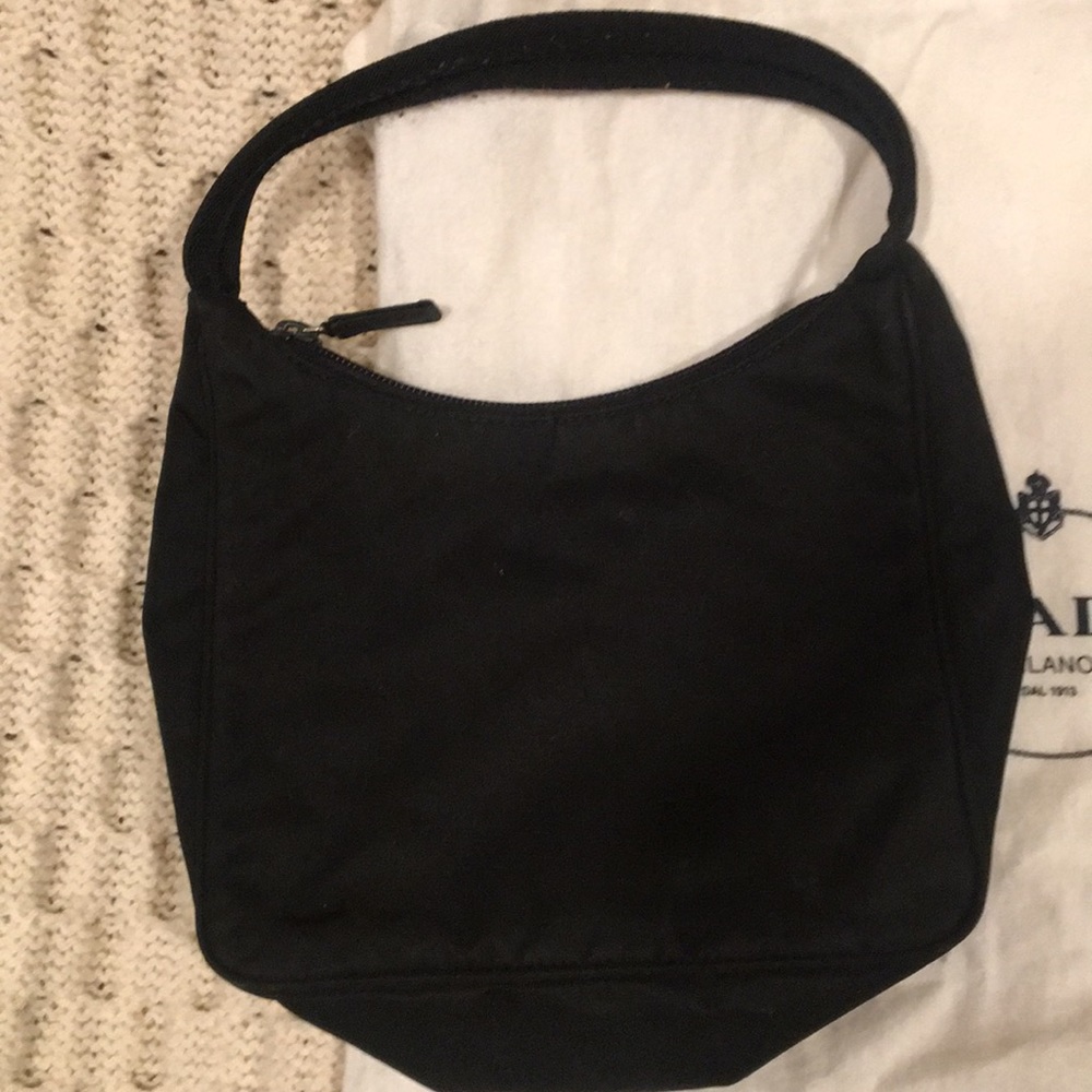 Prada - Picture 4 of 4